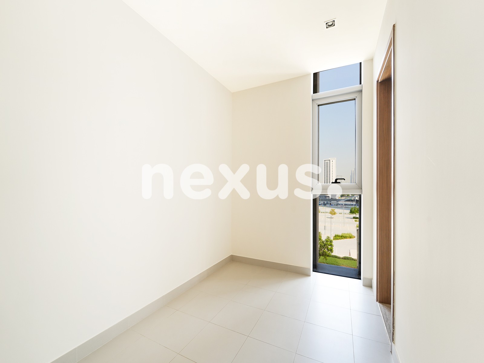 Luxury | Corner | Unfurnished | Maid Room