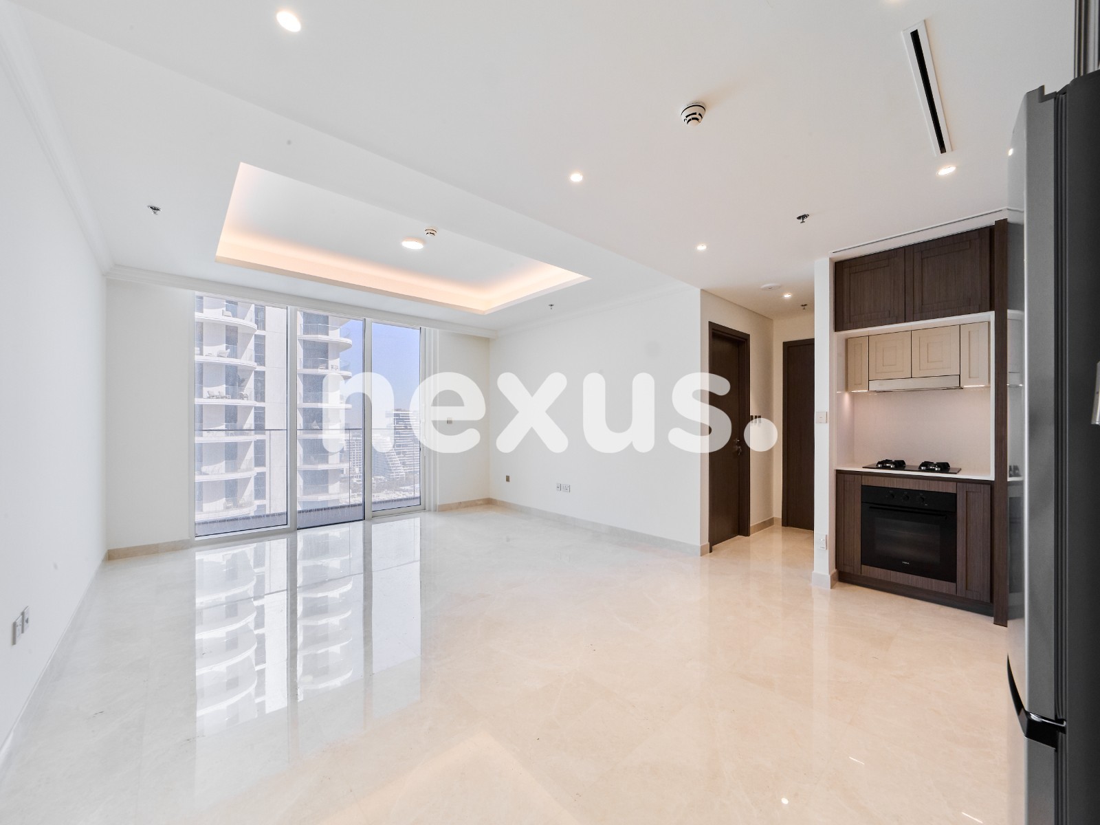 LARGE LAYOUT | HIGH FLOOR | SEA & MARINA VIEWS