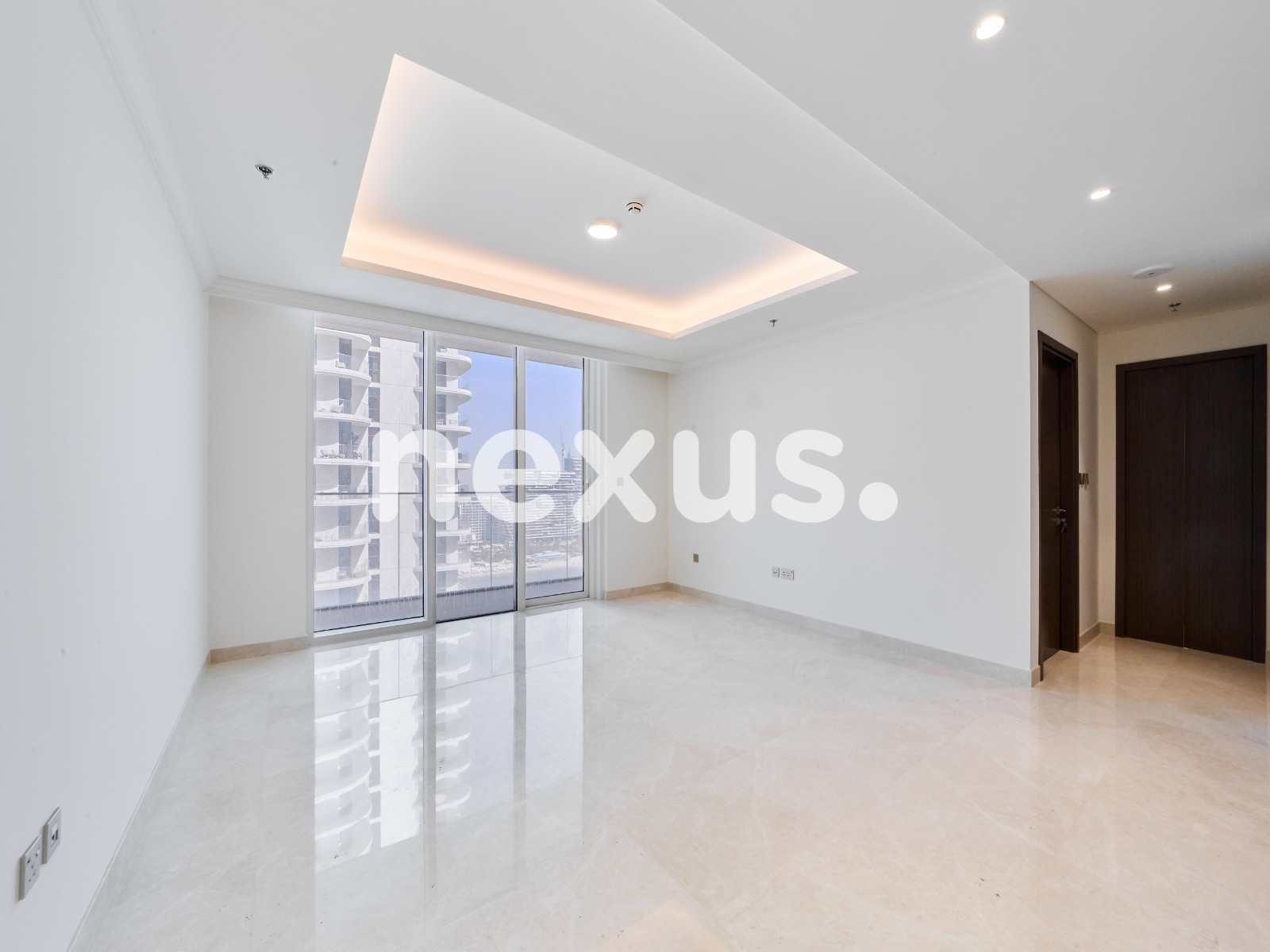 LARGE LAYOUT | HIGH FLOOR | SEA & MARINA VIEWS
