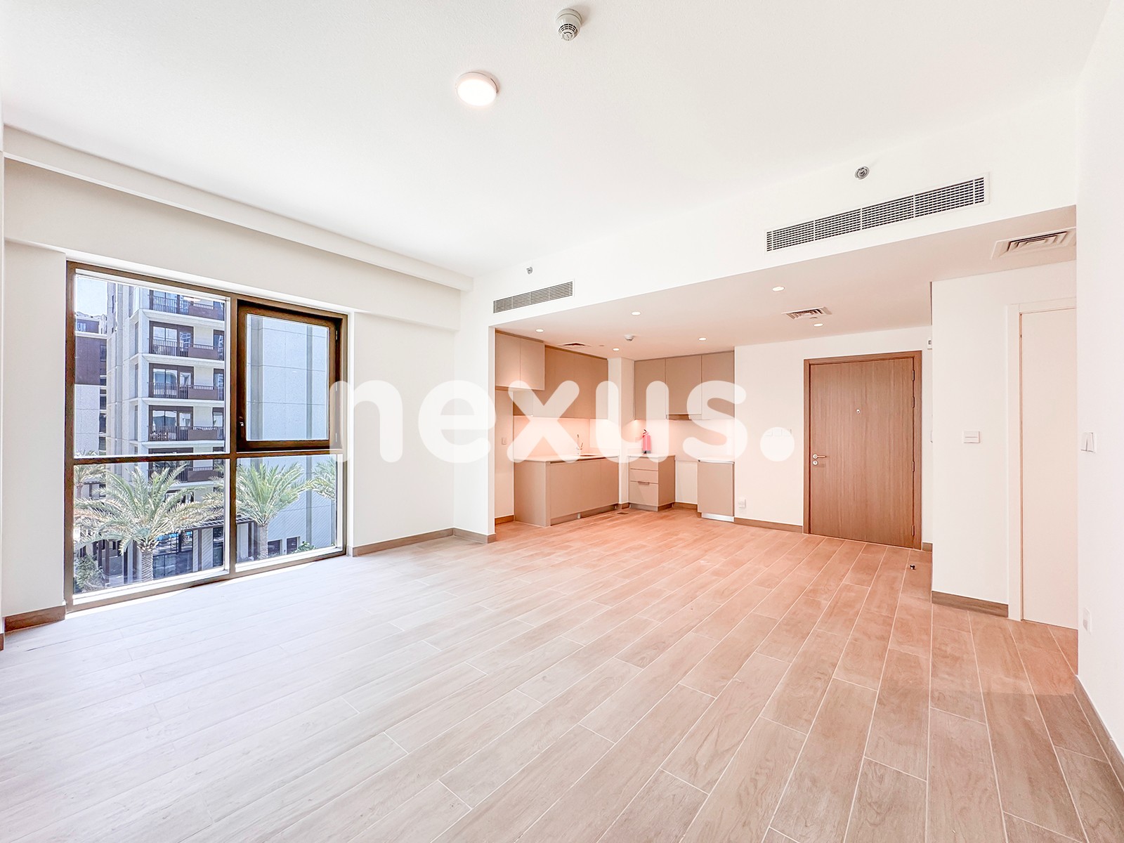 CORNER UNIT | VACANT | NO AGENTS | MID FLOOR