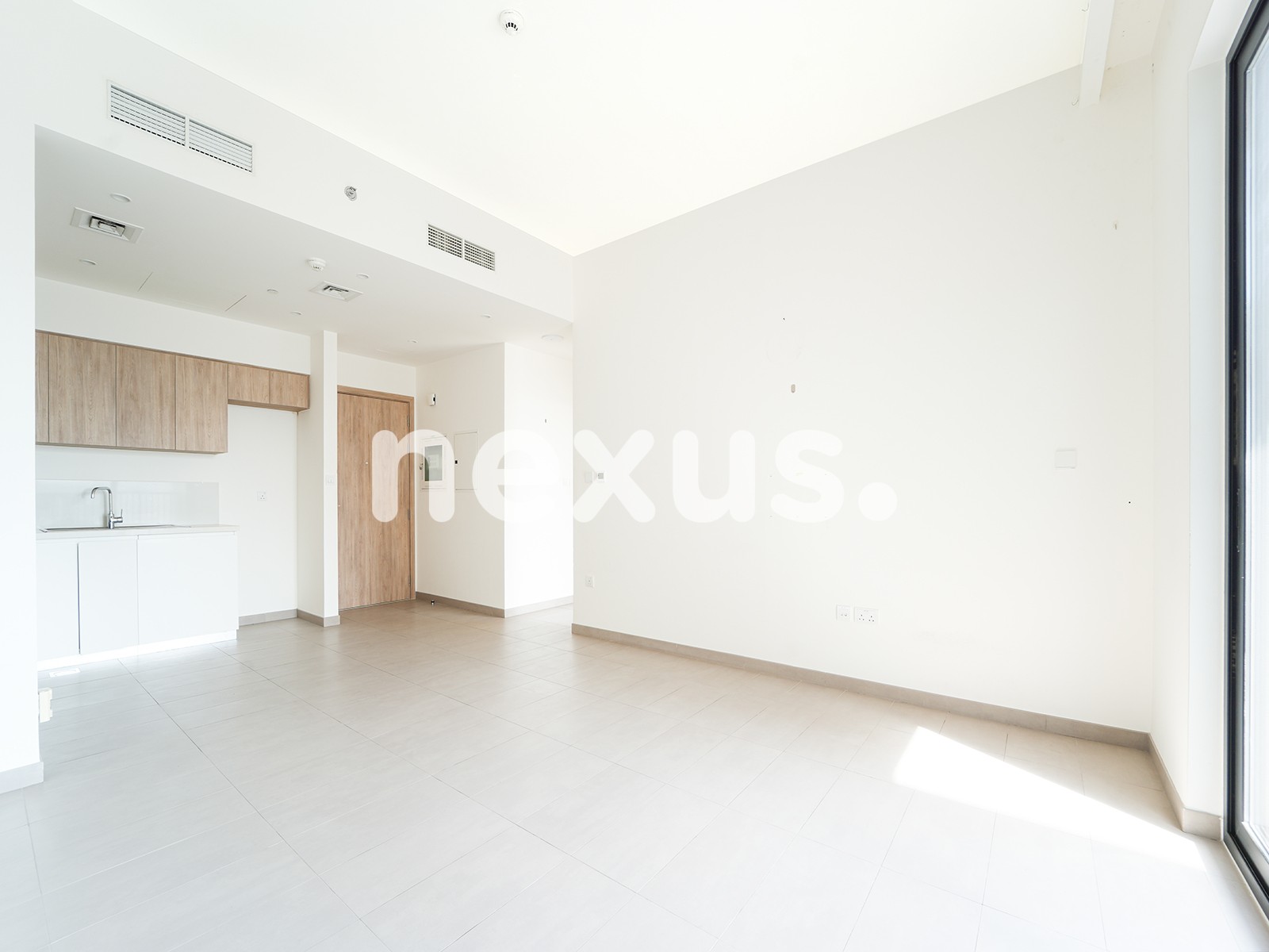BRIGHT UNIT | MID FLOOR | 12 CHEQUES