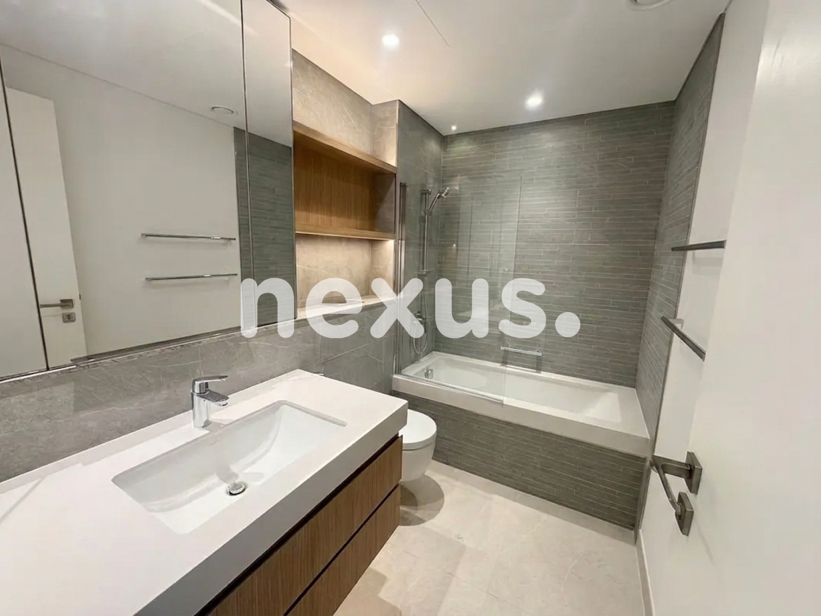 2BD | GOLF VIEWS | HIGH FLOOR | AVAILABLE