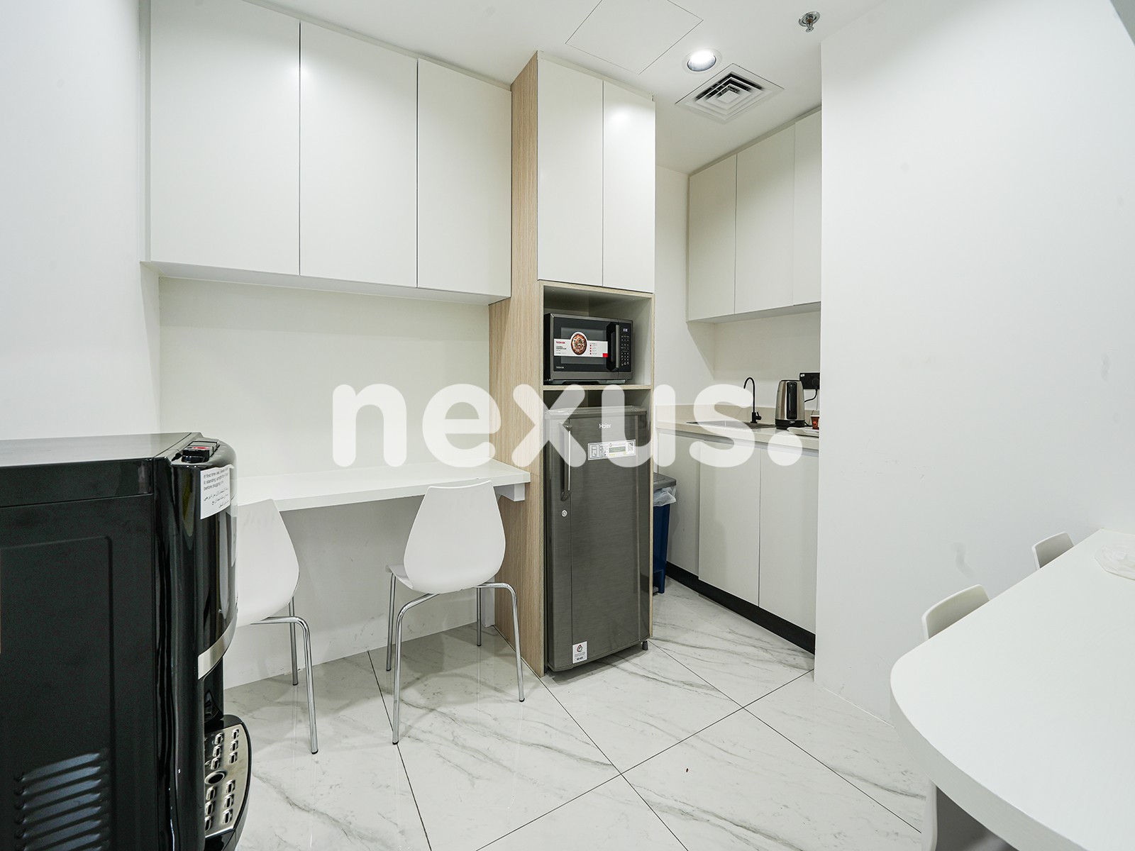 FULLY FURNISHED | VACANT | PRIME LOCATION