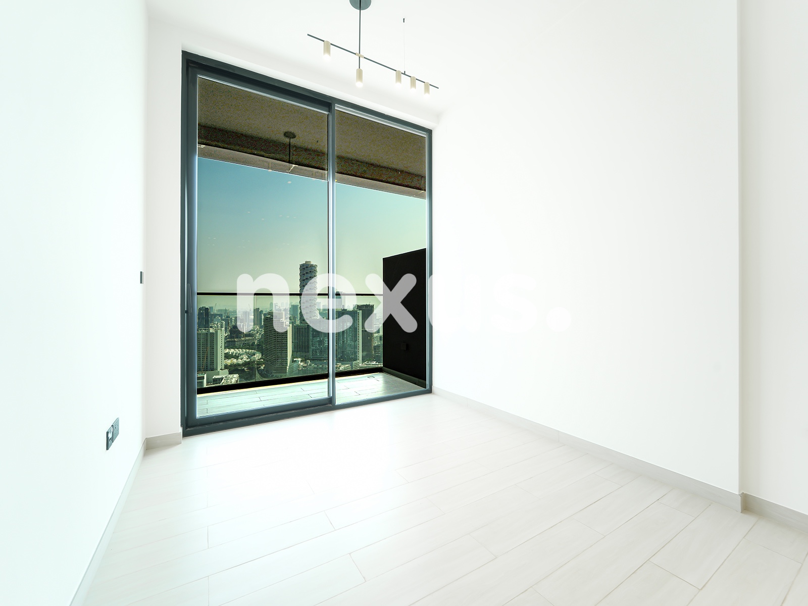 COMMUNITY VIEW | VACANT | UNFURNISHED