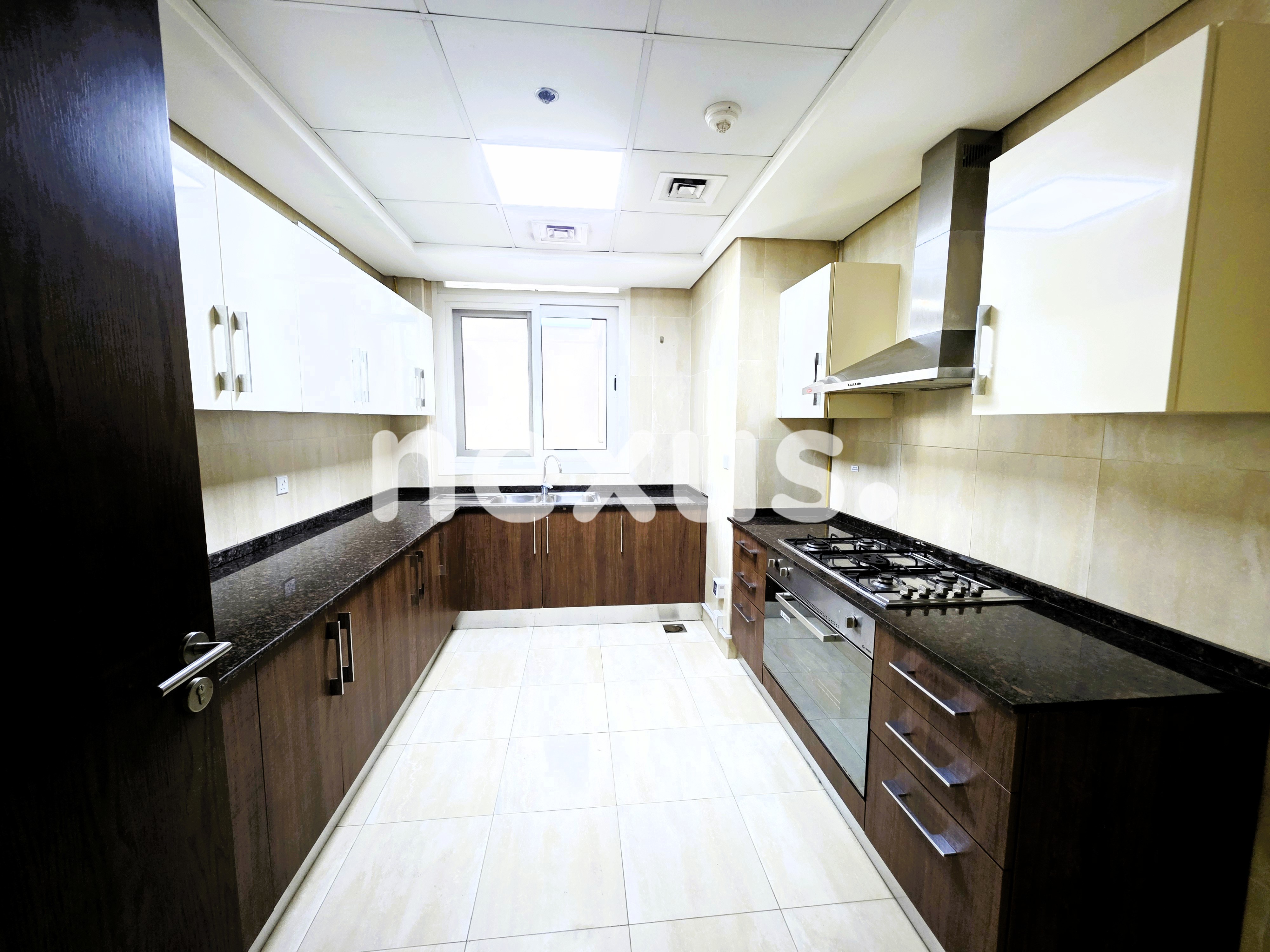 Large Layout | Closed Kitchen | Ready to Move-in