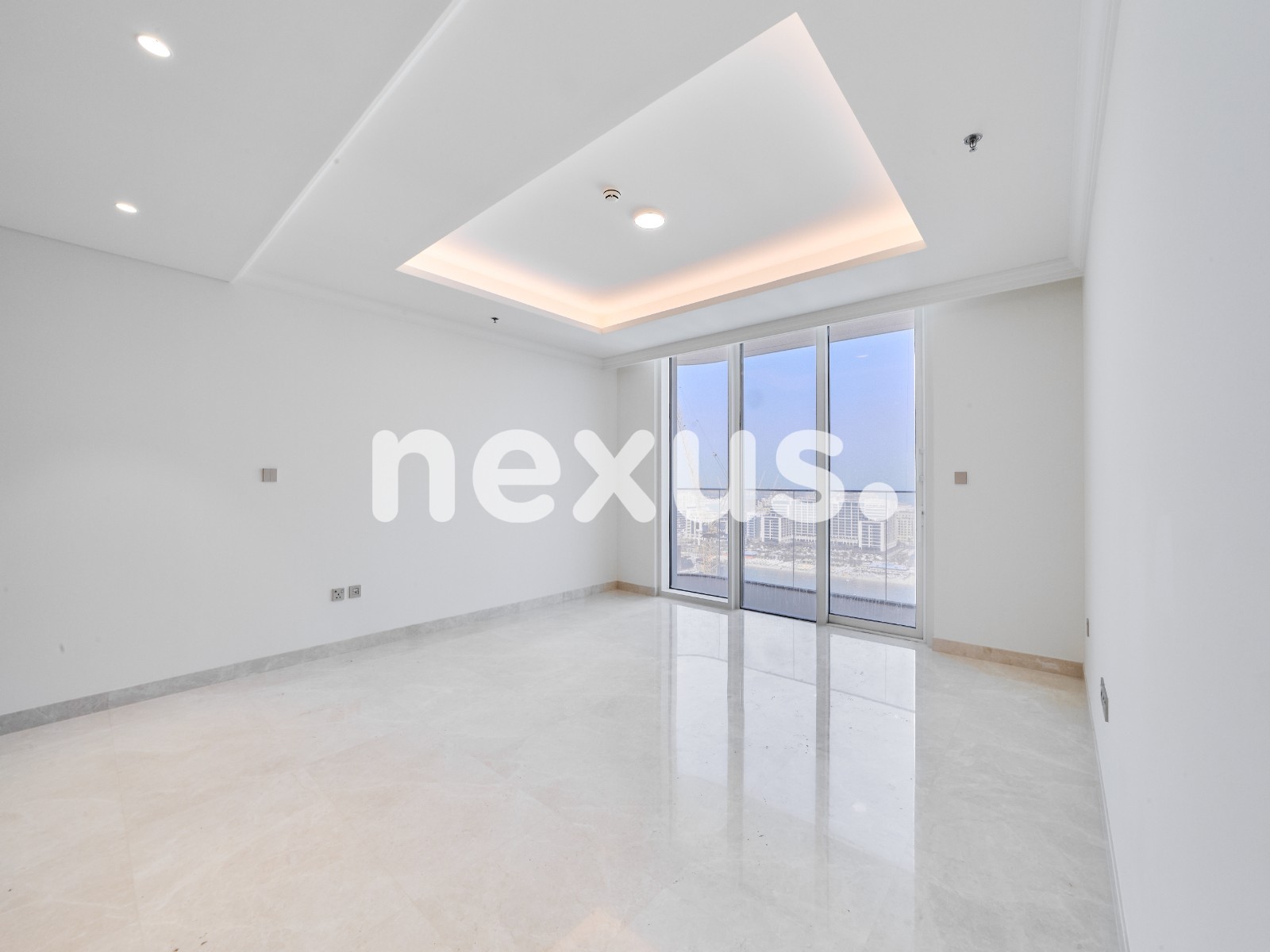 LARGE LAYOUT | HIGH FLOOR | SEA & MARINA VIEWS