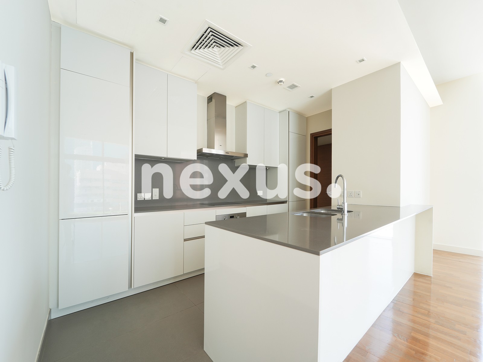 Luxury | Corner | Unfurnished | Maid Room