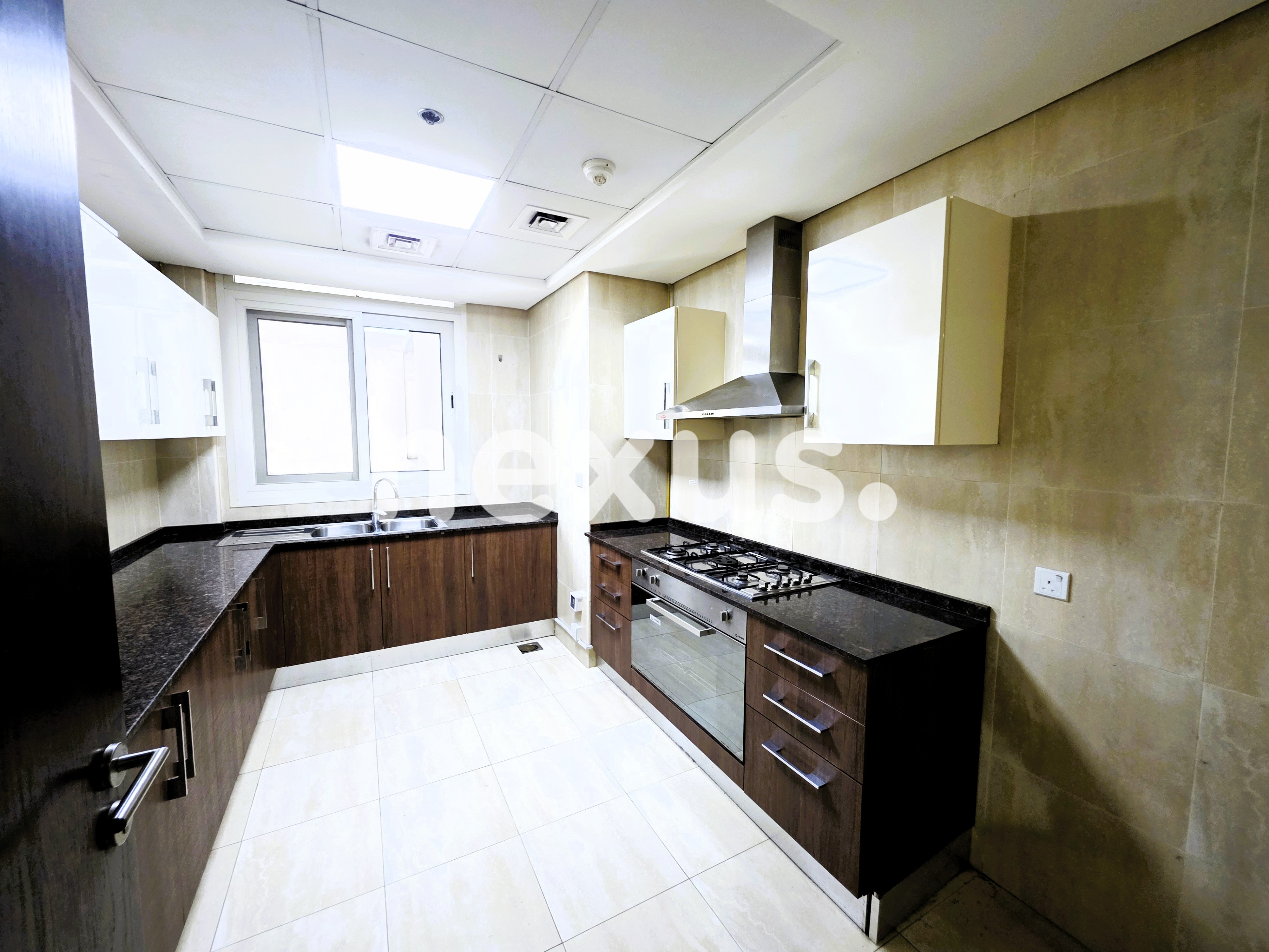 Large Layout | Closed Kitchen | Ready to Move-in
