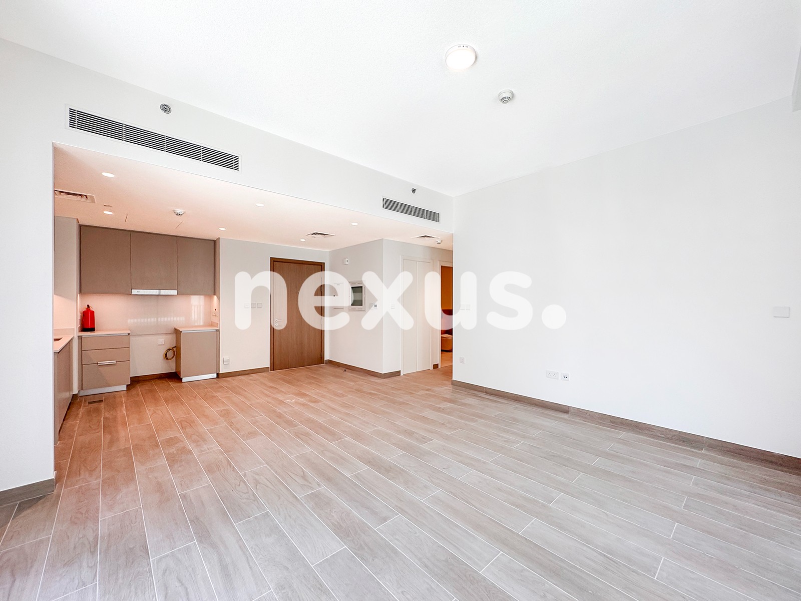 CORNER UNIT | VACANT | NO AGENTS | MID FLOOR