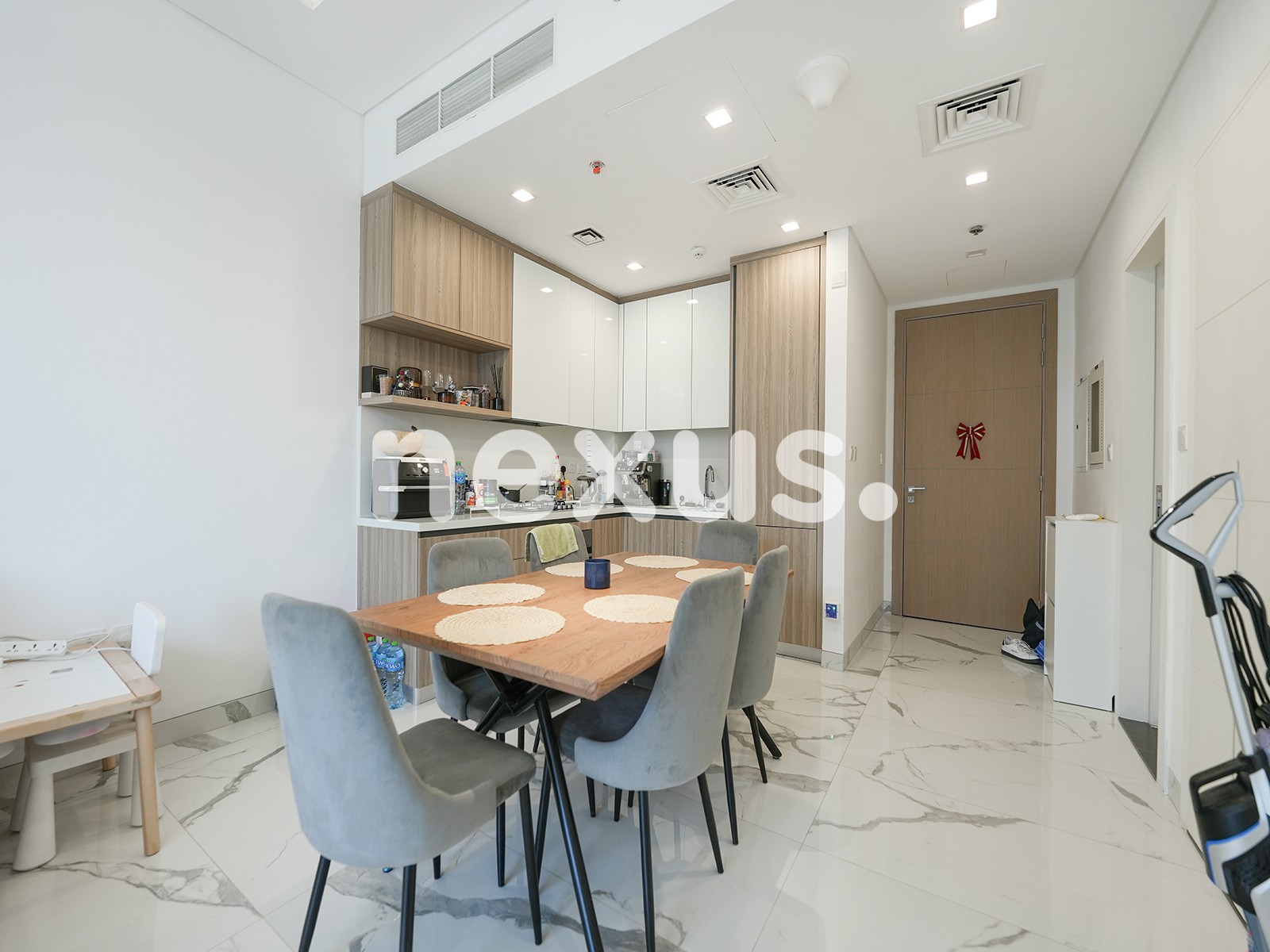 Vacant | Amenities Floor View | Mid Floor