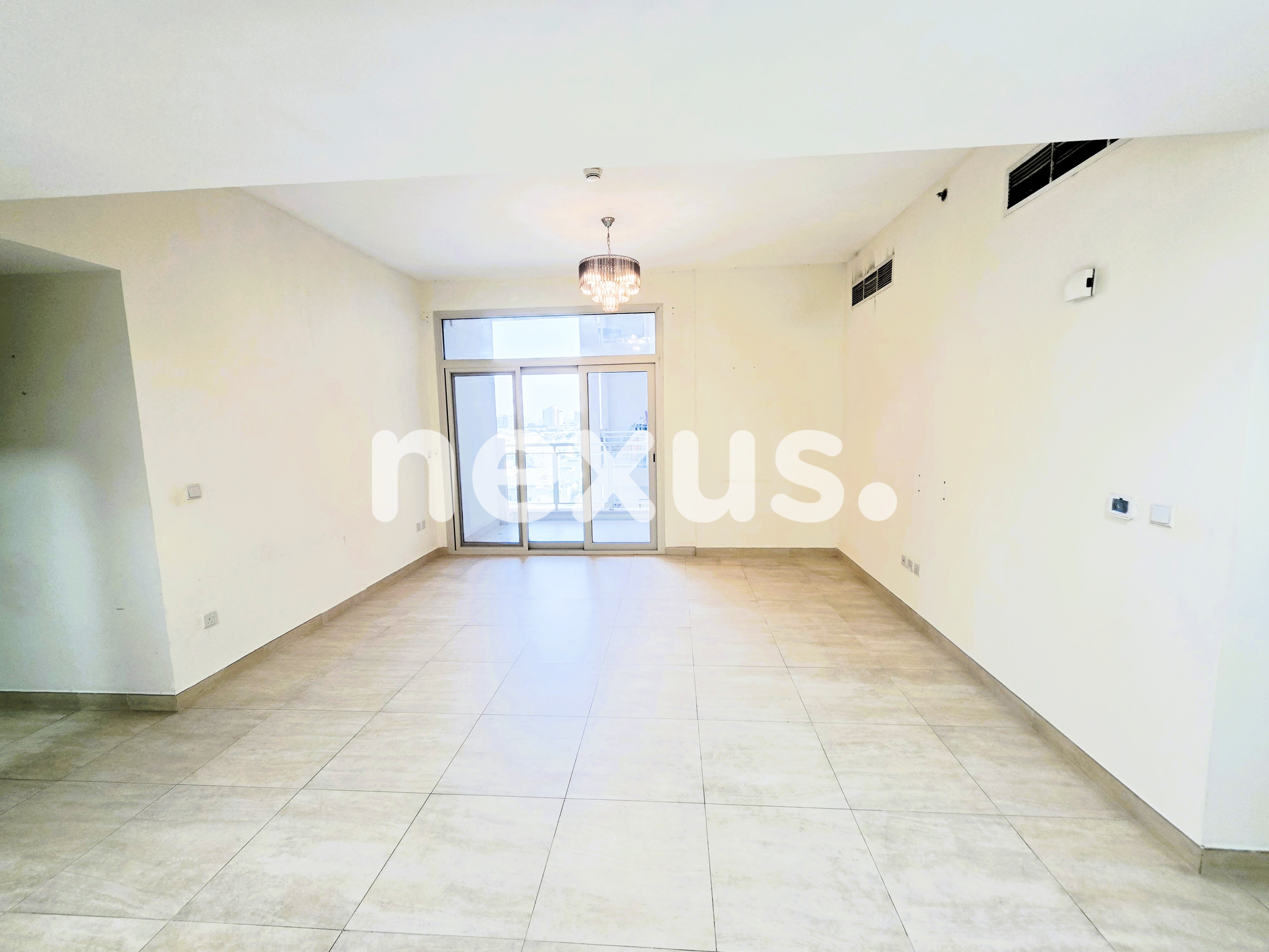 Large Layout | Closed Kitchen | Ready to Move-in