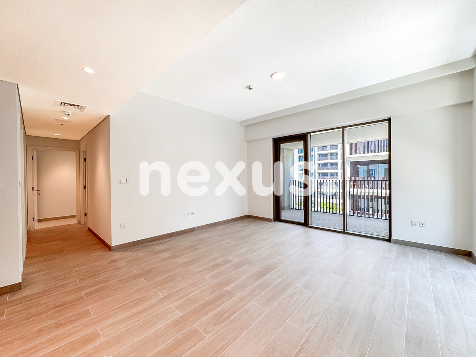 CORNER UNIT | VACANT | NO AGENTS | MID FLOOR