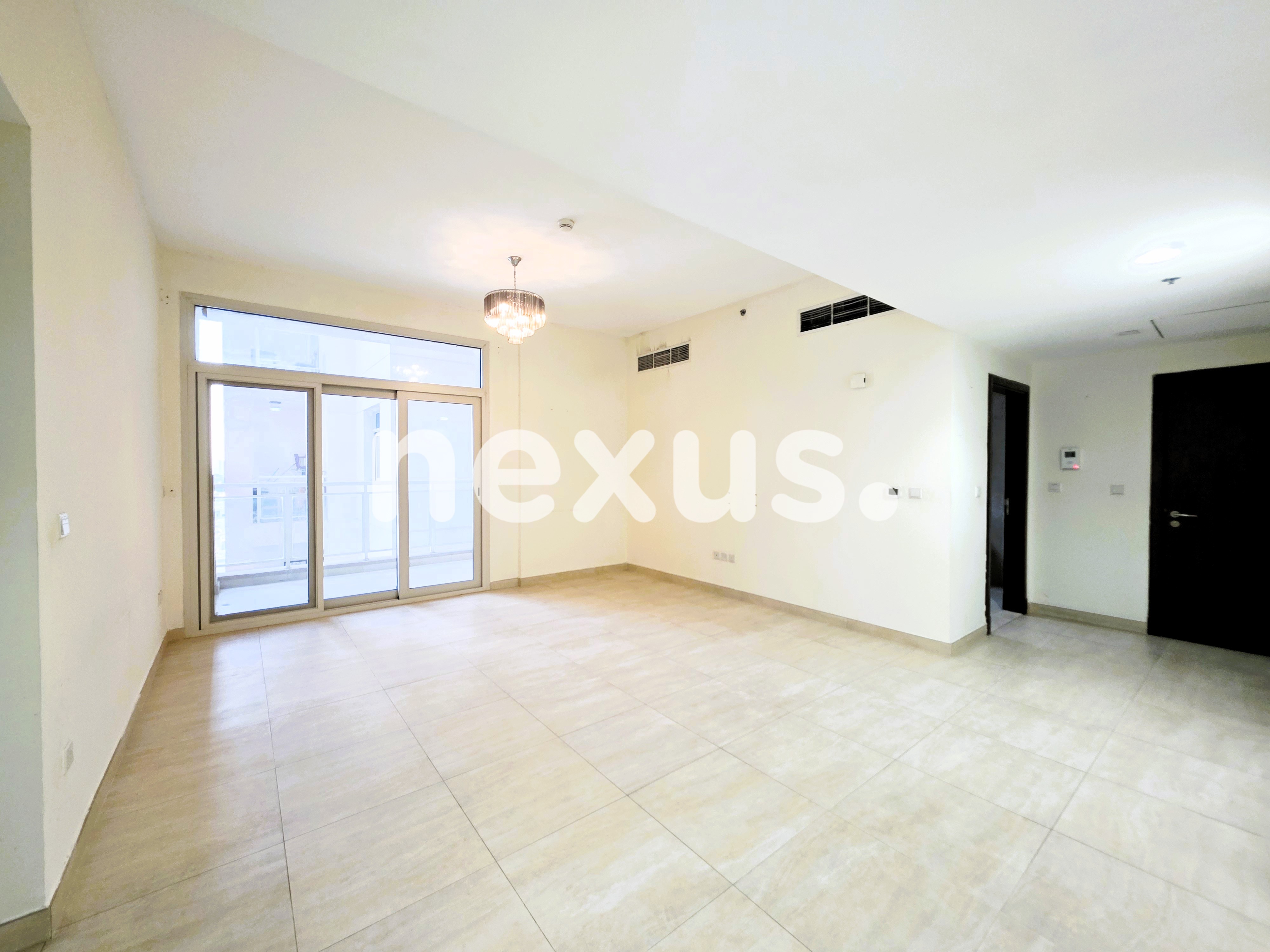 Large Layout | Closed Kitchen | Ready to Move-in
