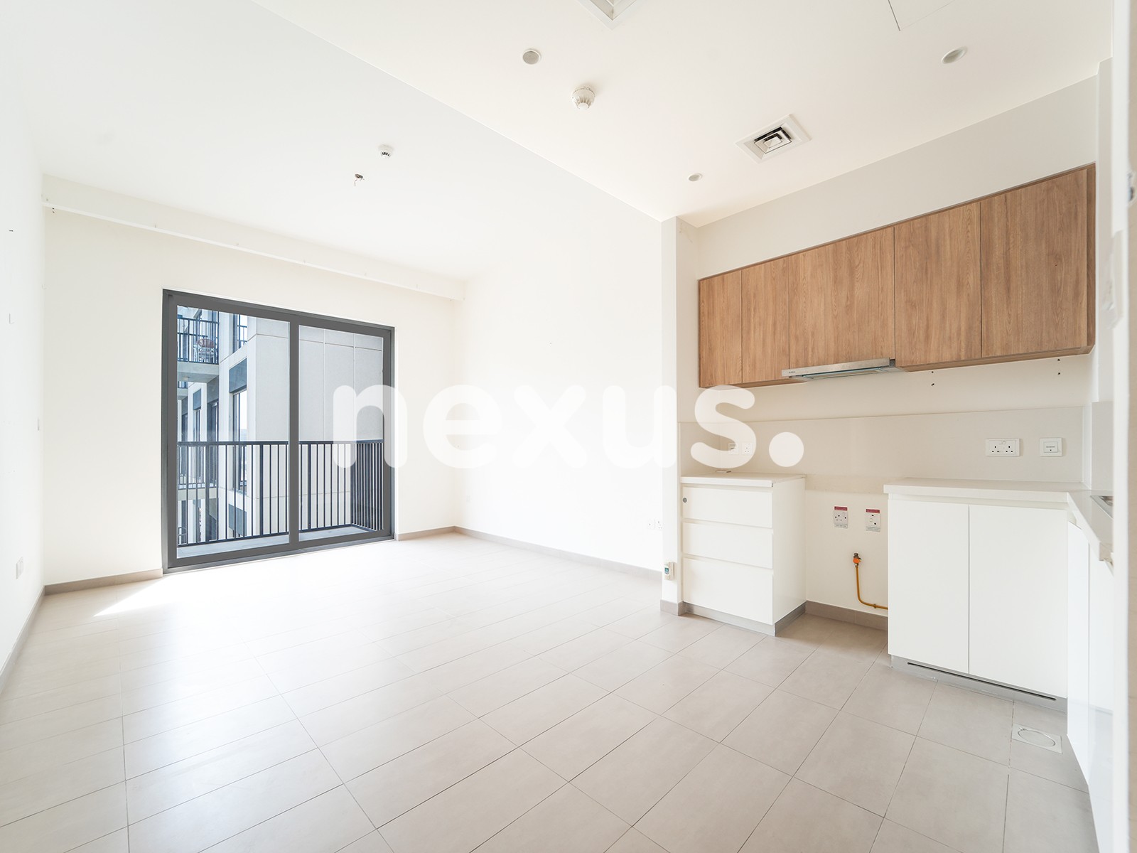 BRIGHT UNIT | MID FLOOR | NEGOTIABLE