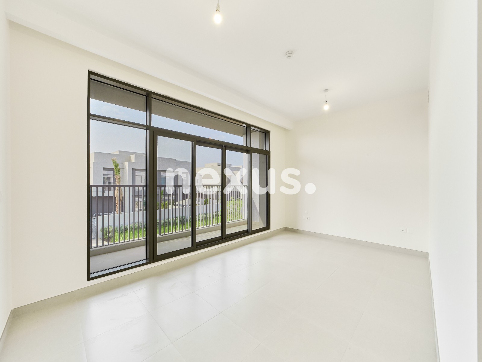 Corner | Single Row | Vacant | Roof Top