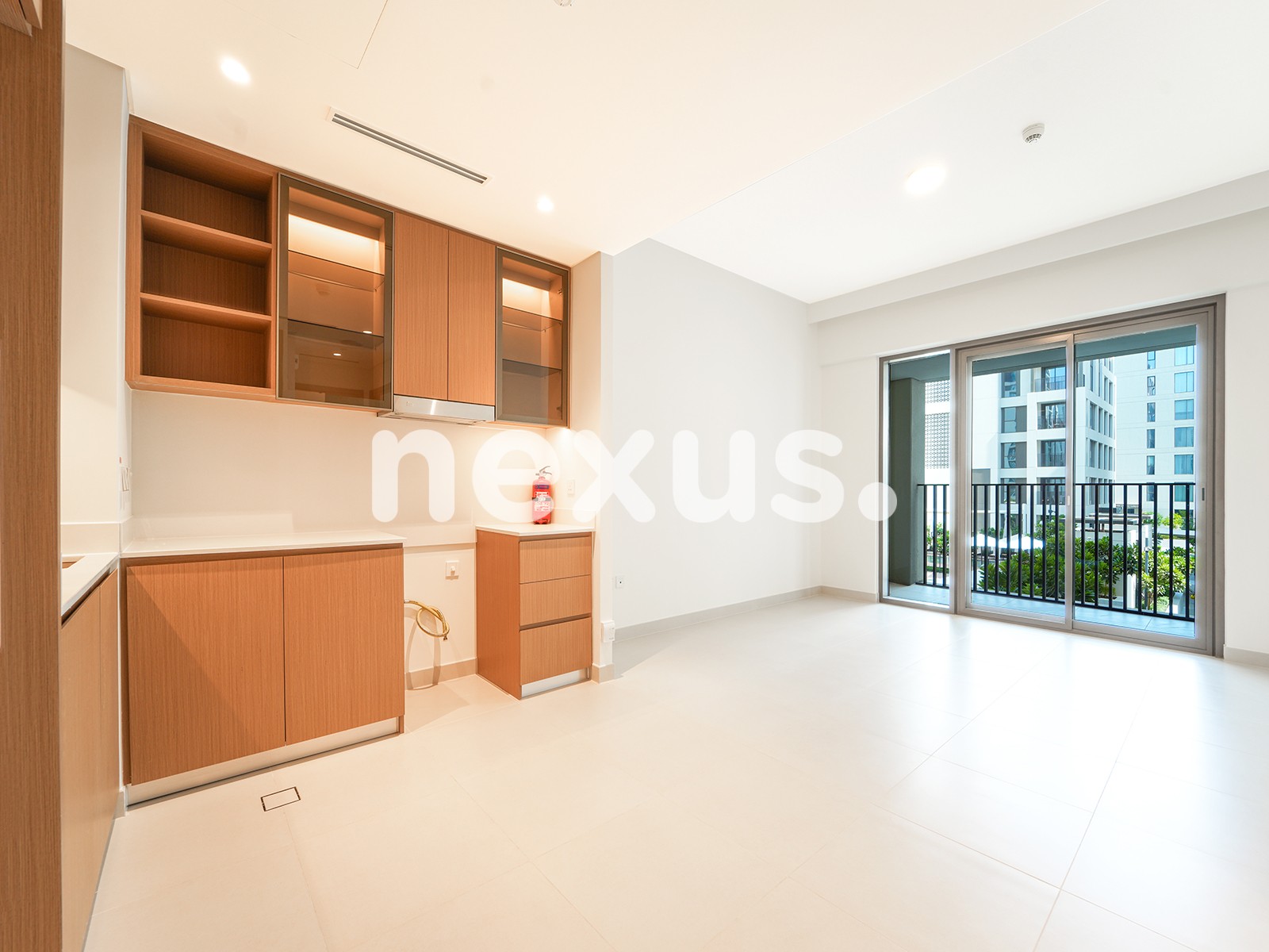 30 DAYS FREE | 12 CHEQUES OPTION | POOL VIEW