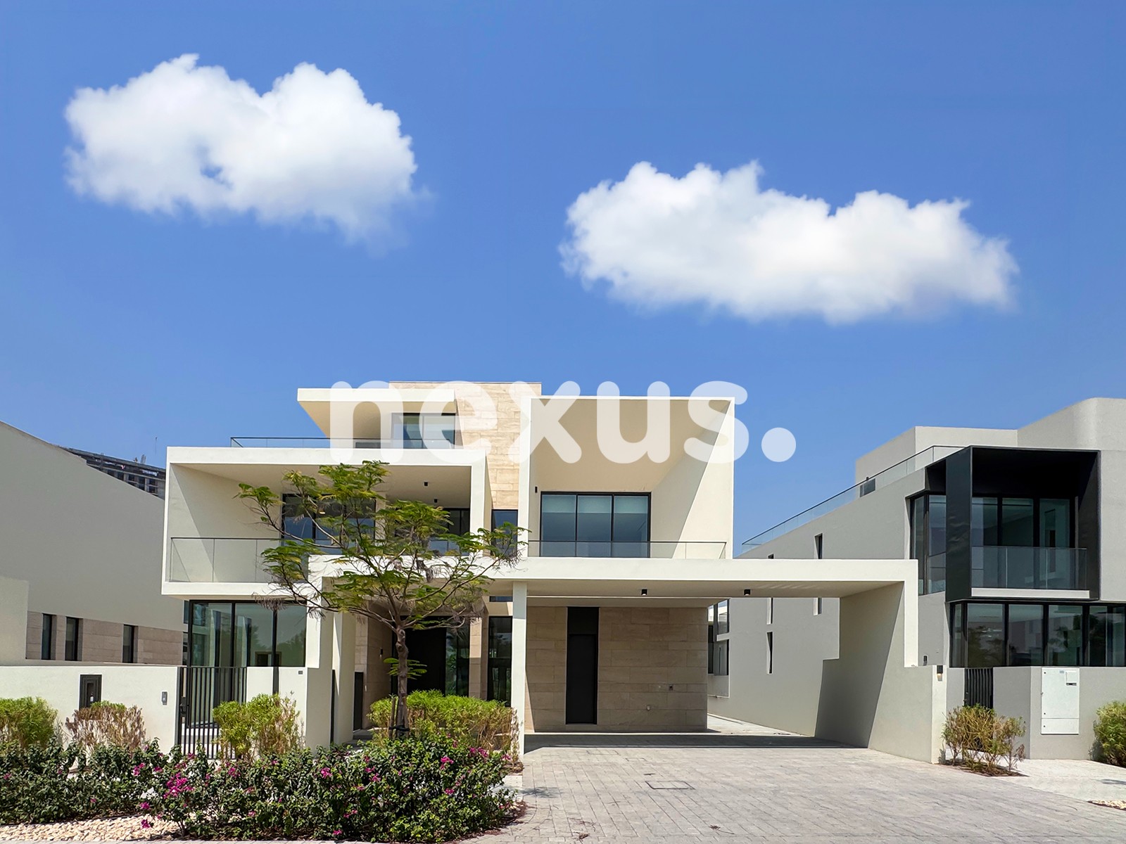 SINGLE ROW | OPEN SPACE FRONT & BACK | EXCLUSIVE