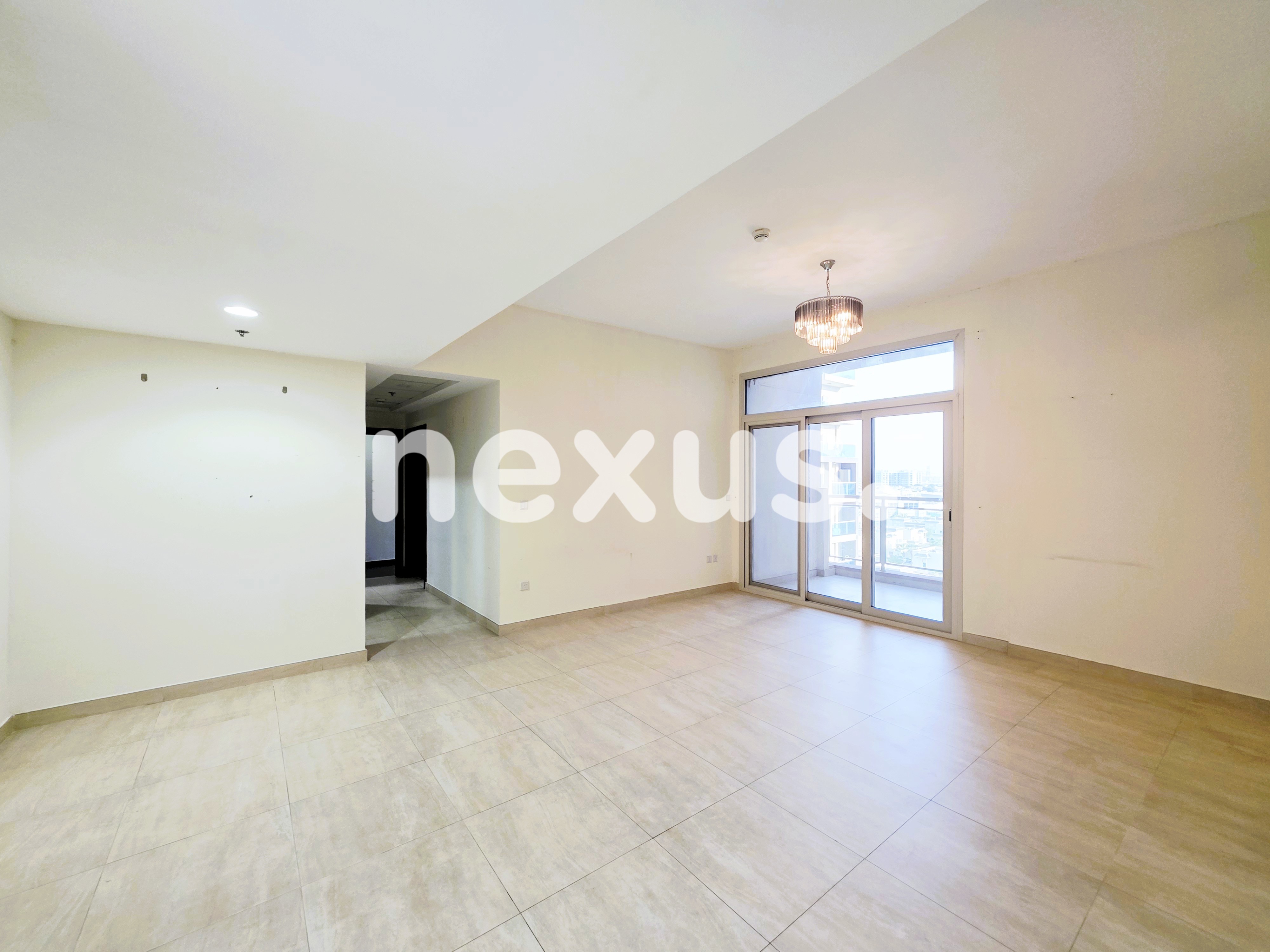 Large Layout | Closed Kitchen | Ready to Move-in