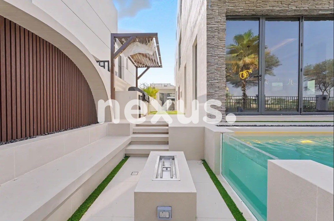 LUXURY VILLA | UPGRADED| GOLF VIEWS | VACANT