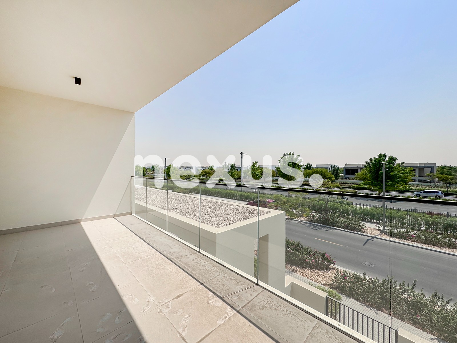SINGLE ROW | OPEN SPACE FRONT & BACK | EXCLUSIVE