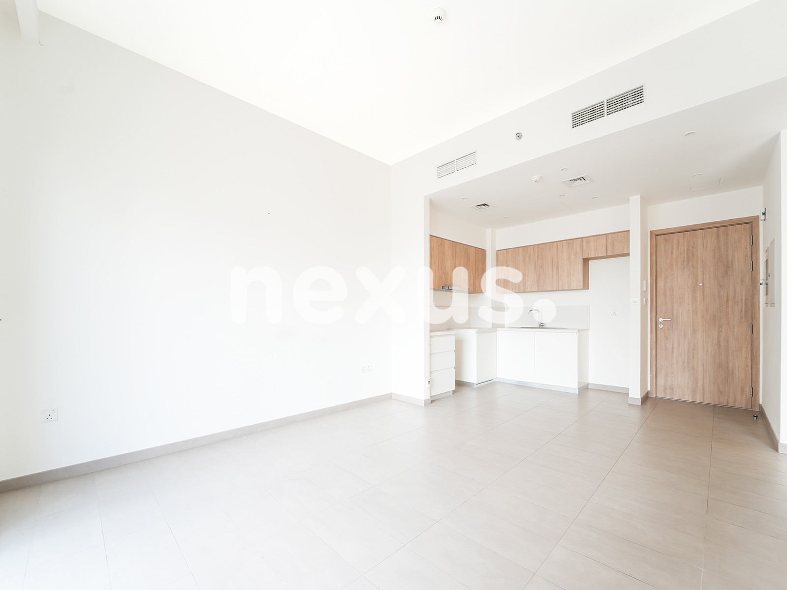 BRIGHT UNIT | MID FLOOR | 12 CHEQUES
