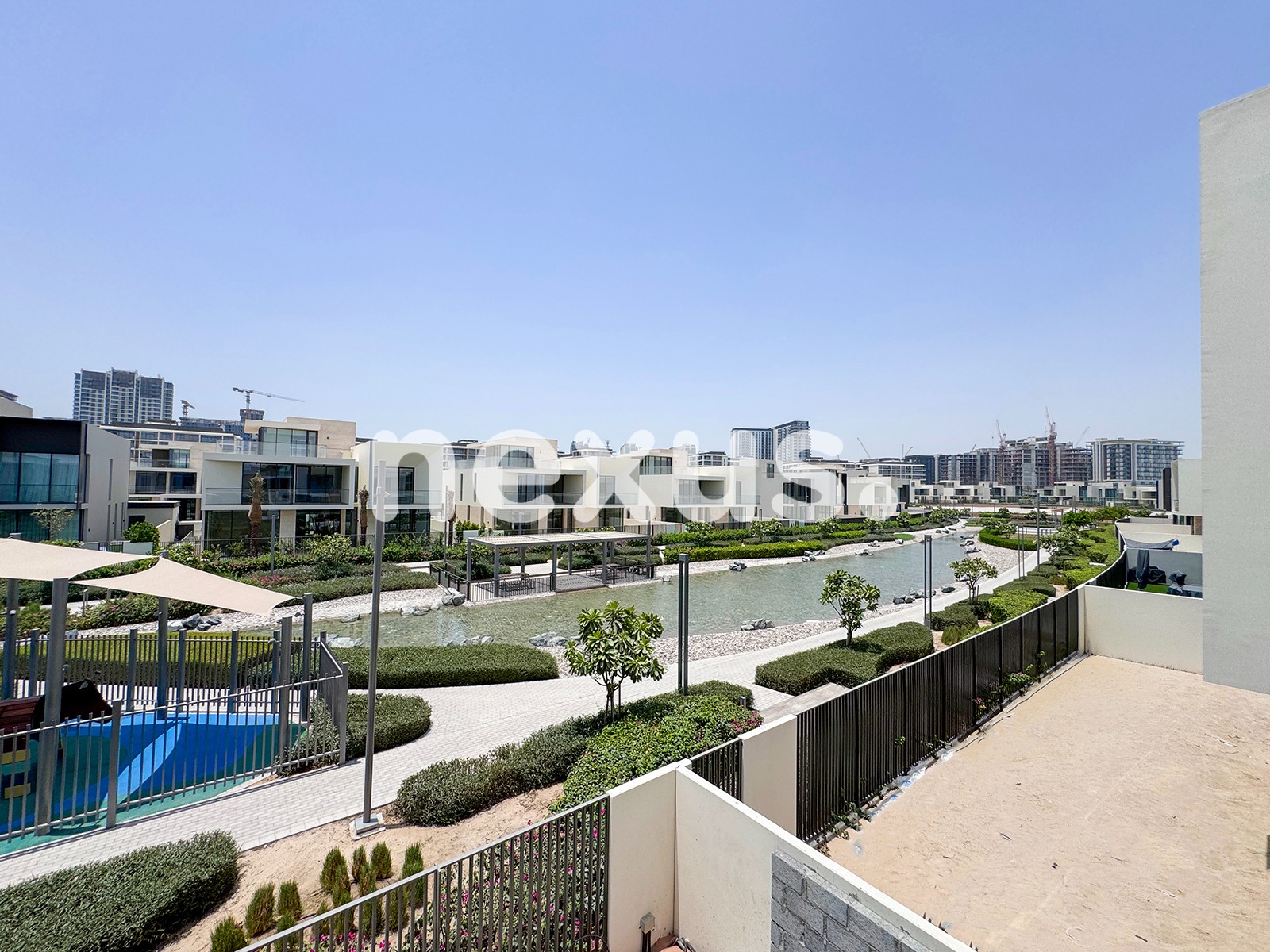 5BD| FULLY UPGRADED INCL BASEMENT| LAGOON FACING