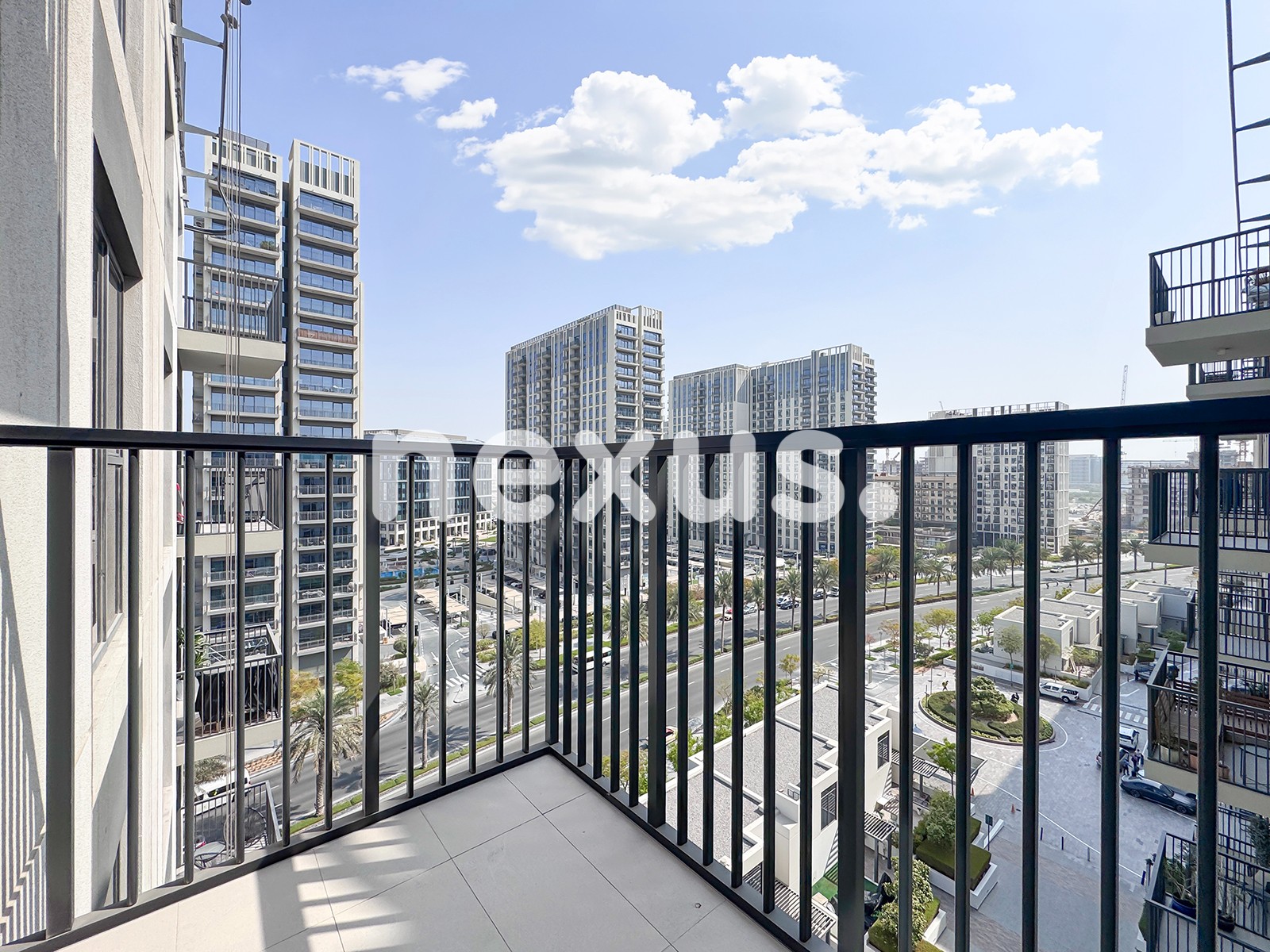 BRIGHT UNIT | MID FLOOR | NEGOTIABLE
