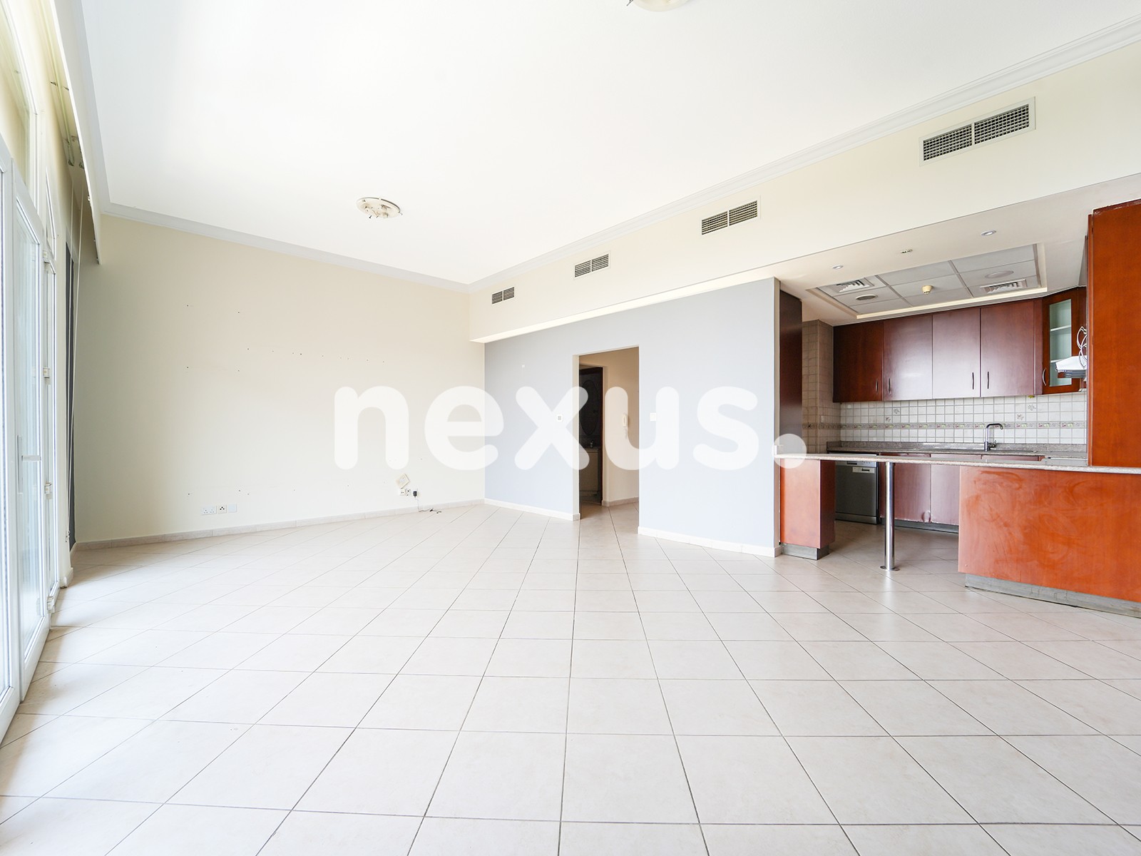 Vacant | Bright unit | Community Living