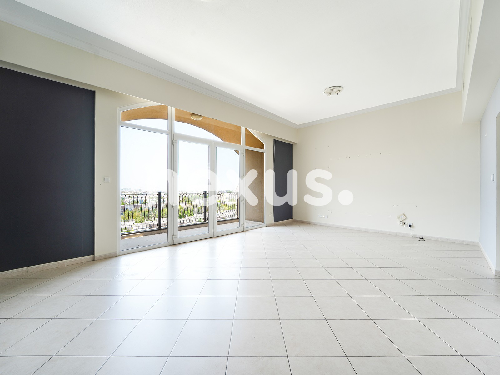 Vacant | Bright unit | Community Living