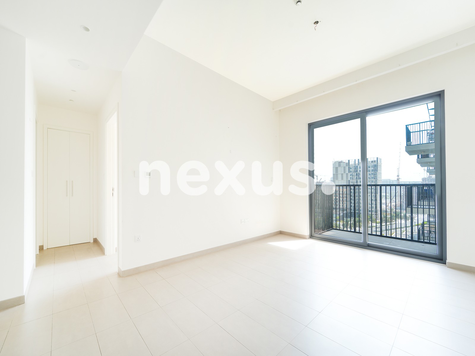 BRIGHT UNIT | MID FLOOR | NEGOTIABLE